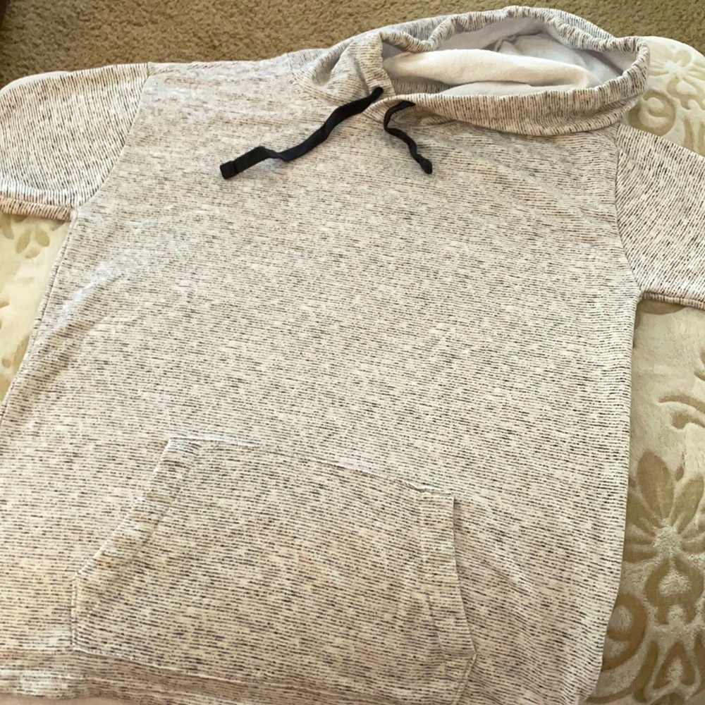 Short sleeve hoodie